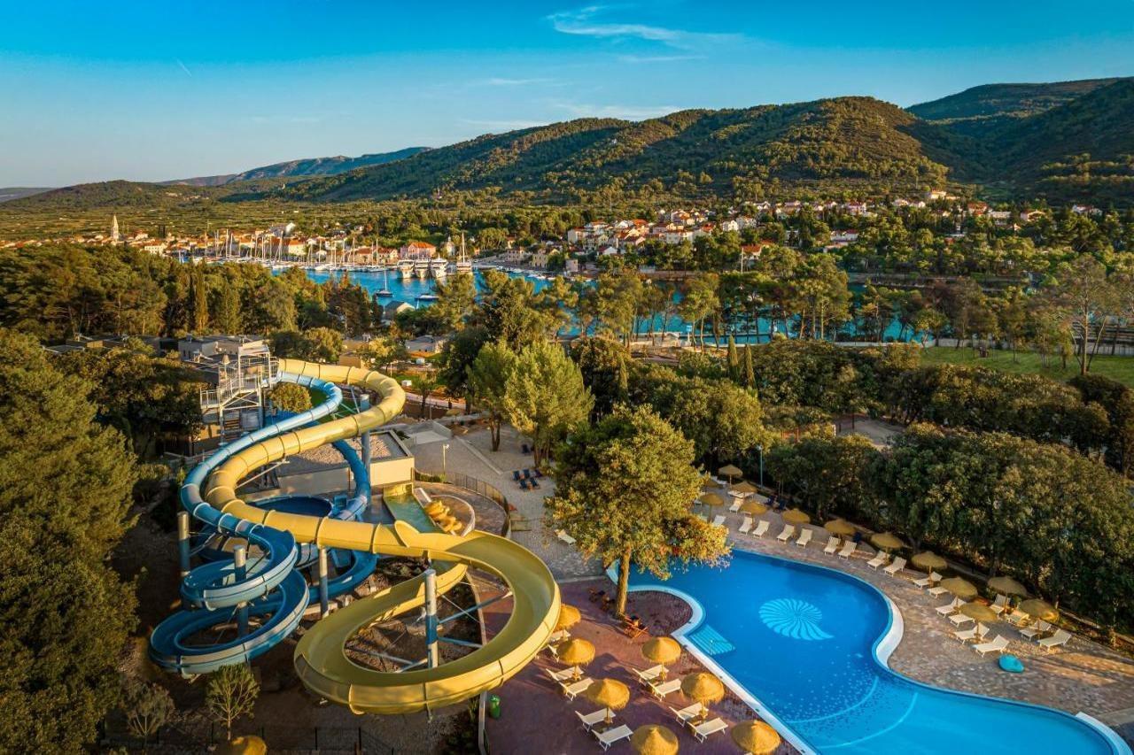 Trim Sunny Apartments By Valamar Stari Grad  Exteriör bild