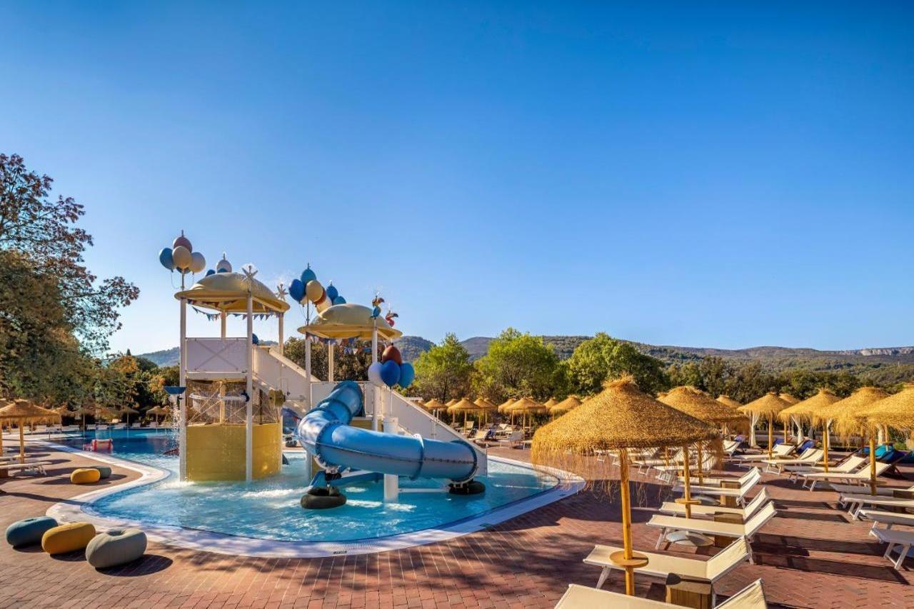 Trim Sunny Apartments By Valamar Stari Grad  Exteriör bild