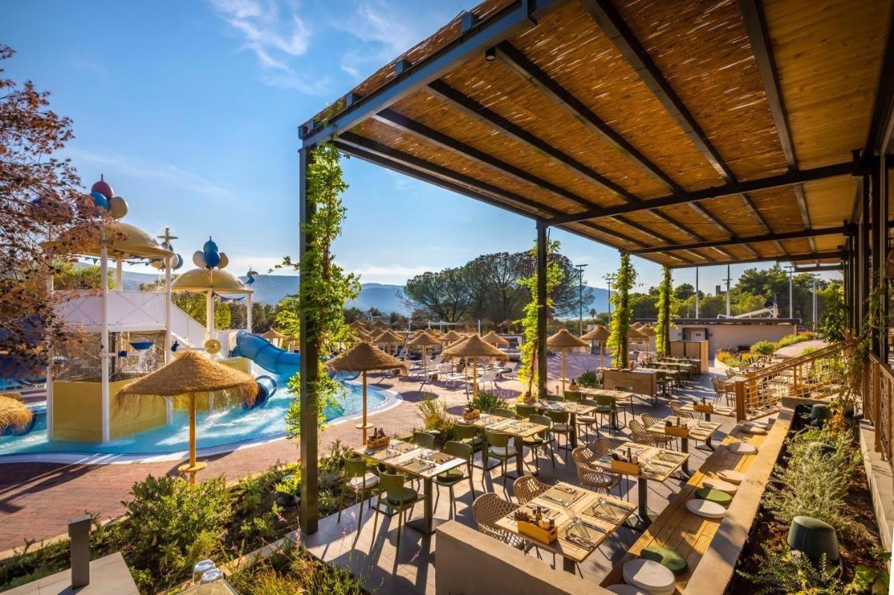 Trim Sunny Apartments By Valamar Stari Grad  Exteriör bild
