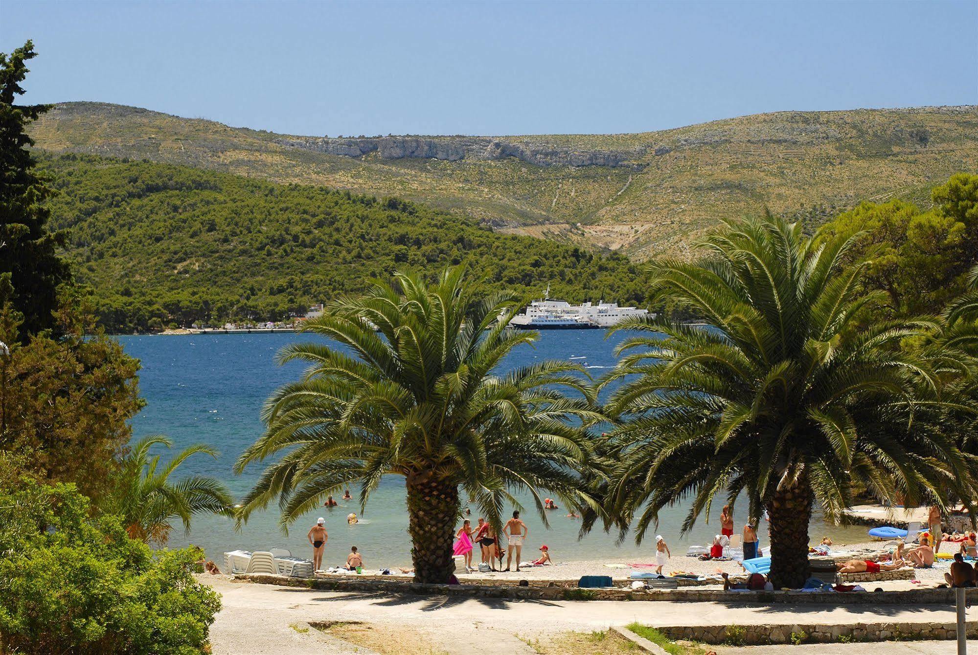Trim Sunny Apartments By Valamar Stari Grad  Exteriör bild