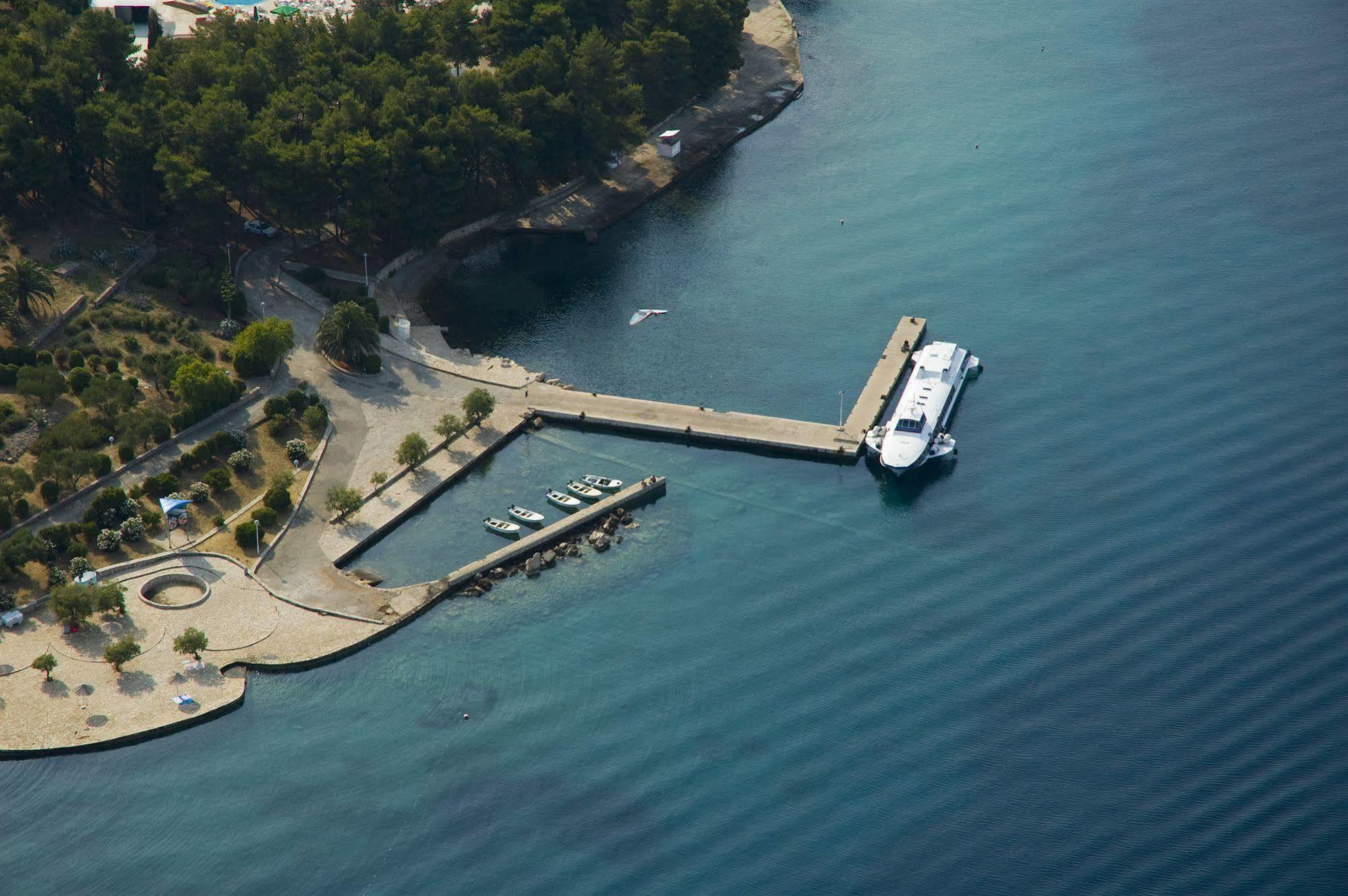 Trim Sunny Apartments By Valamar Stari Grad  Exteriör bild